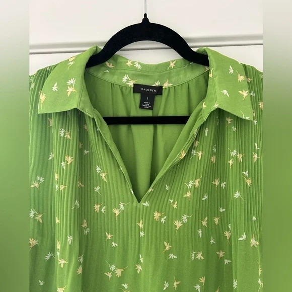 Halogen Collared Sleeveless Green Floral Top - Picture 3 of 6